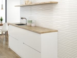 Palin white wall tile with 3D waves that are called wellen